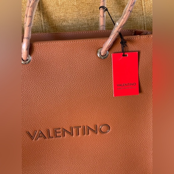 VALENTINO
Girls Jelly Tote Bag in Brown brand new with dust bag - Picture 2 of 10